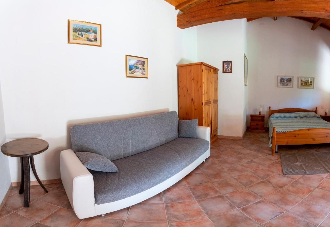 Is Cuccus Bed & Breakfast Masainas Exterior foto