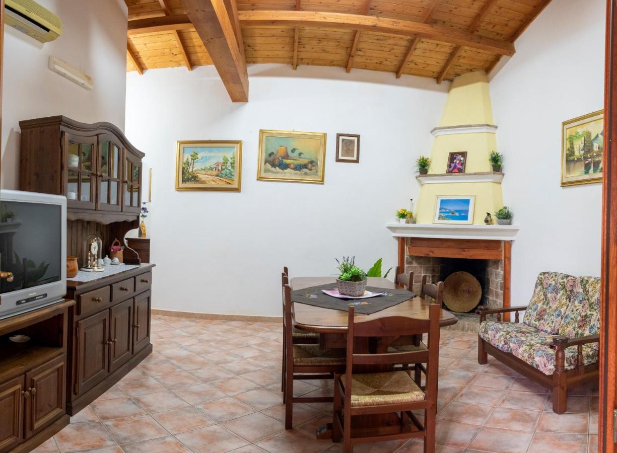 Is Cuccus Bed & Breakfast Masainas Exterior foto