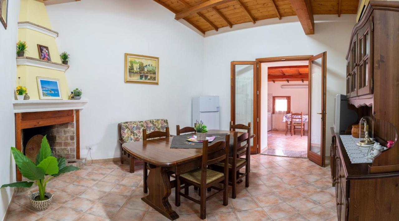 Is Cuccus Bed & Breakfast Masainas Exterior foto